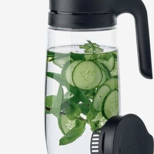 Tupperware Clearly Elegant 2qt. Pitcher